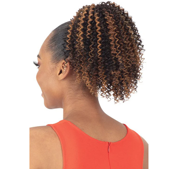 Model Model Gardenia Drawstring Ponytail - WATER BLOSSOM - Image 3